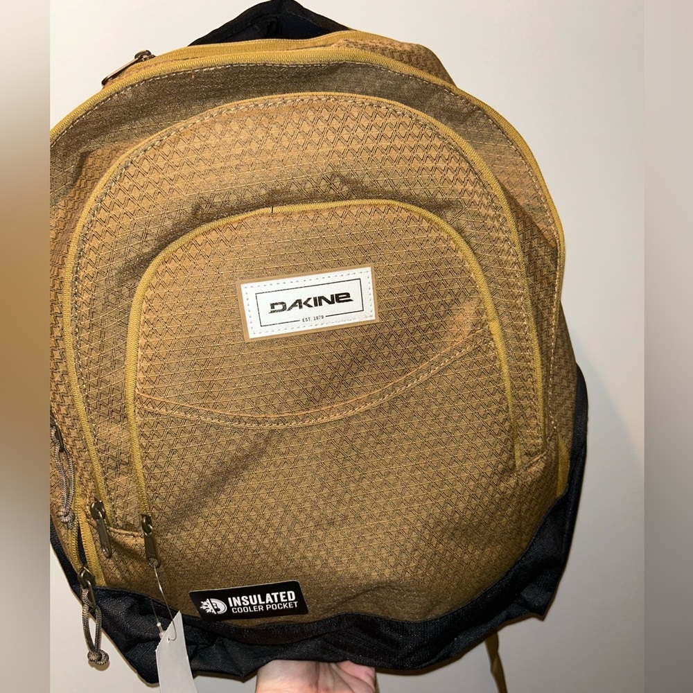BNWT dakine backpack
